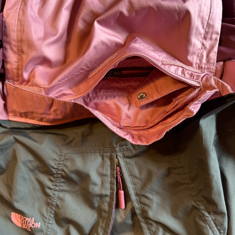 The North Face Pink and Black Jacket women’s size small. - Picture 5 of 10
